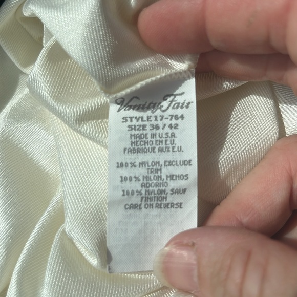 Vintage Vanity Fair cream Lace Trim Camisole slip Top. Gorgeous under a sweater! - Picture 2 of 6